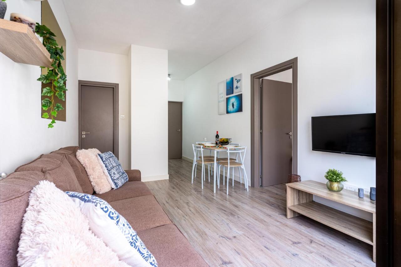 Eleni'S 1-Br Apt In Larnaca Center Exterior photo
