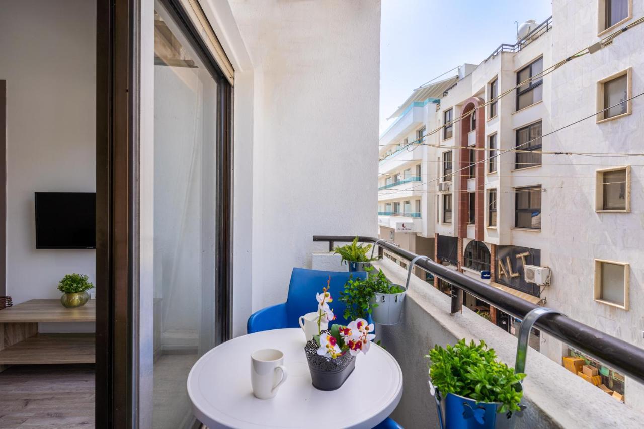 Eleni'S 1-Br Apt In Larnaca Center Exterior photo